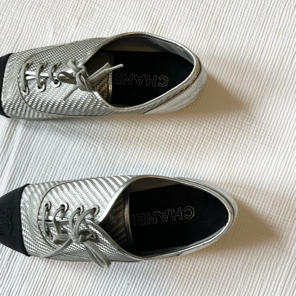Pre owned Chanel Oxford Loafers Metallic Silver w/Black Toe Size 38 1/2 - Picture 5 of 12